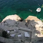 Bajo - Free Parking