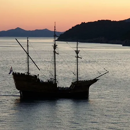 Bajo - Free Parking *