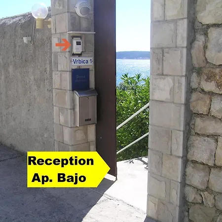Bajo - Free Parking