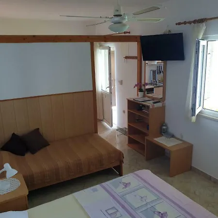 Bajo - Free Parking *